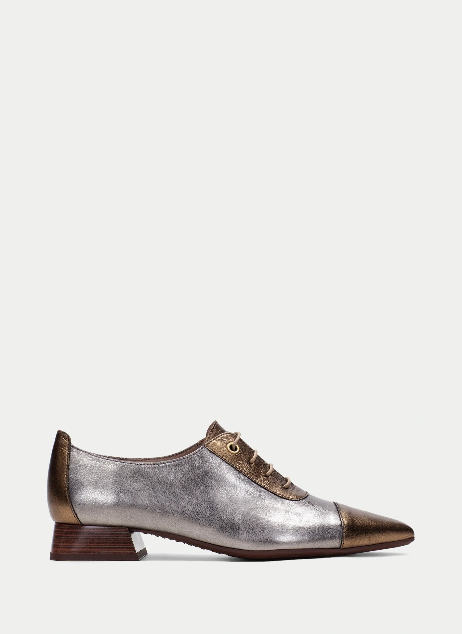 Sapatos rasos dali ouro-aço